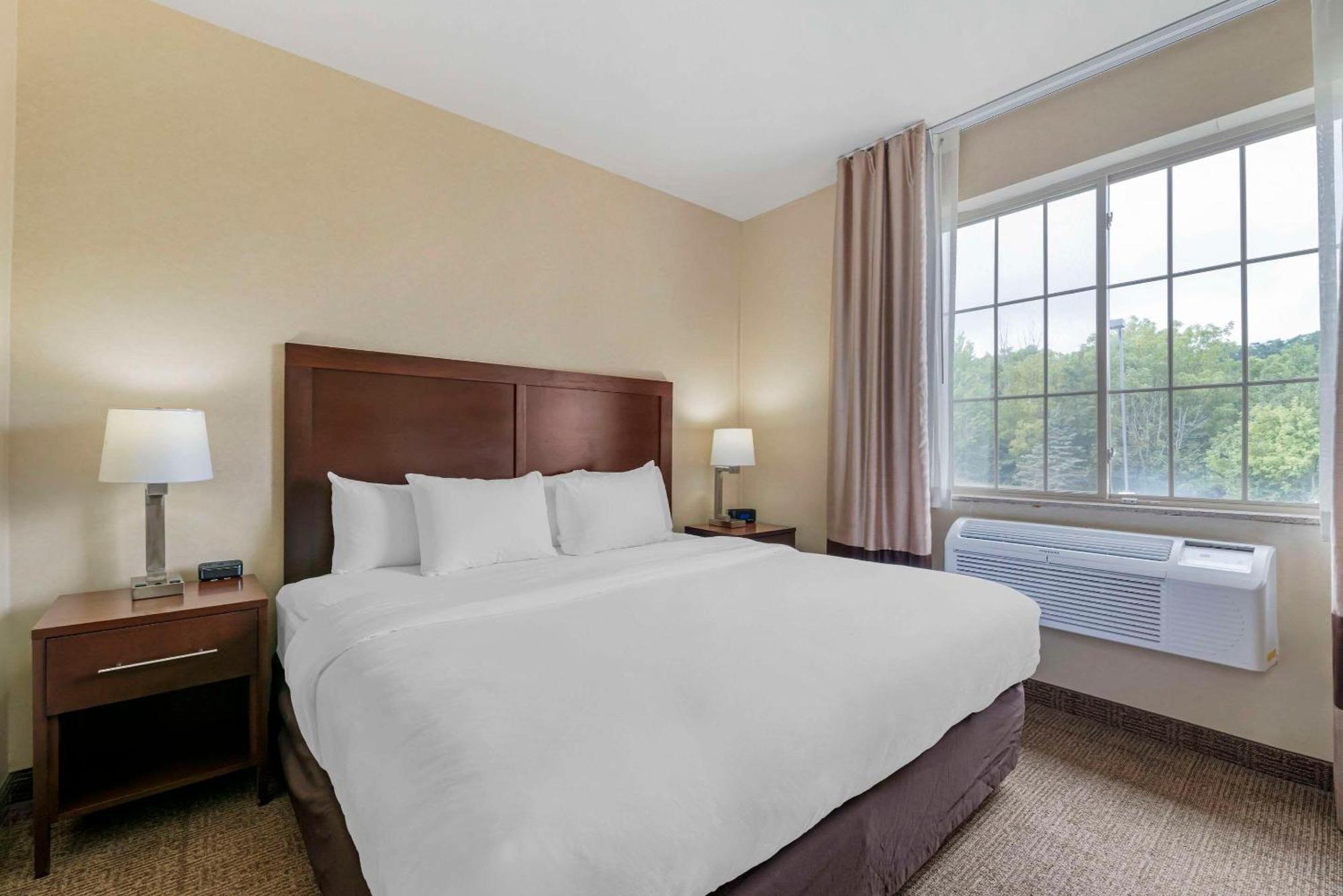 Comfort Geneva East 3*