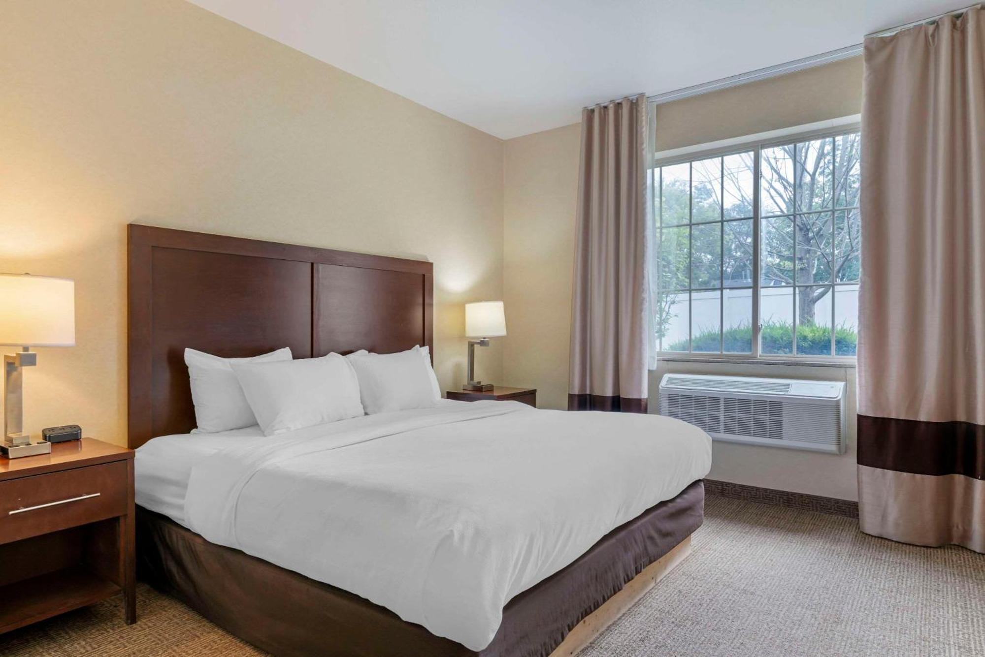 Comfort Geneva East 3*